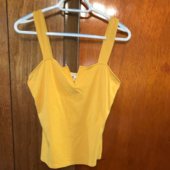 Mustard color tank top w/wired V slit down middle - Picture 1 of 2